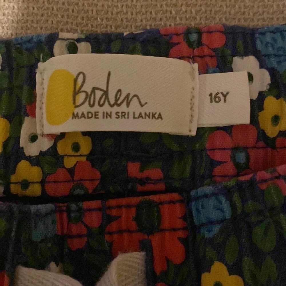 BODEN floral shorts Size 16 - Picture 5 of 8